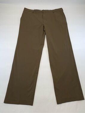 Dockers Straight Leg Khaki Pants - Men's Size 42x32 (Actual 31" Inseam)